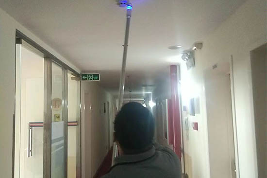 ùά